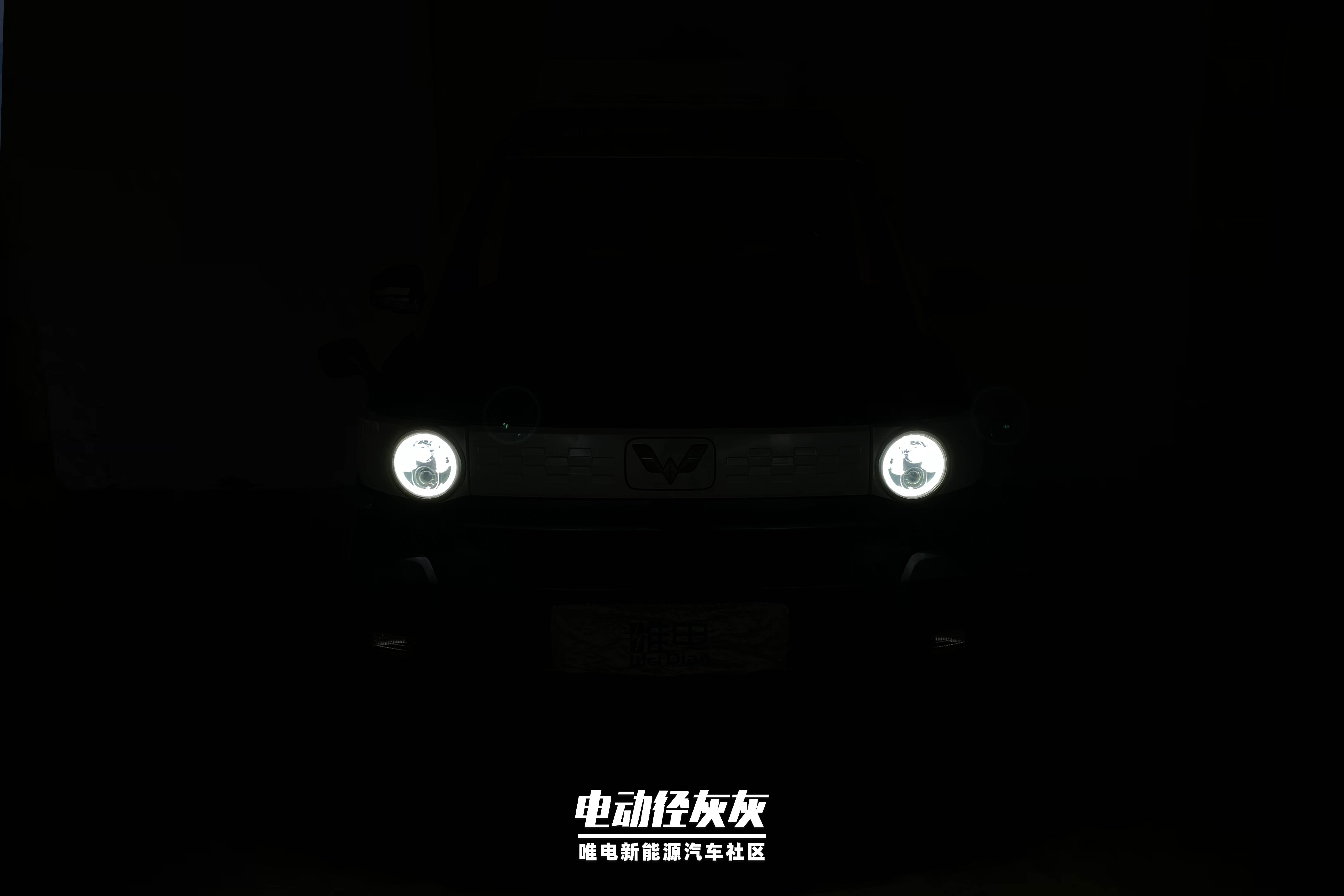 玩复古就是要彻底，五菱宏光MINIEV方灯改成了圆形大灯